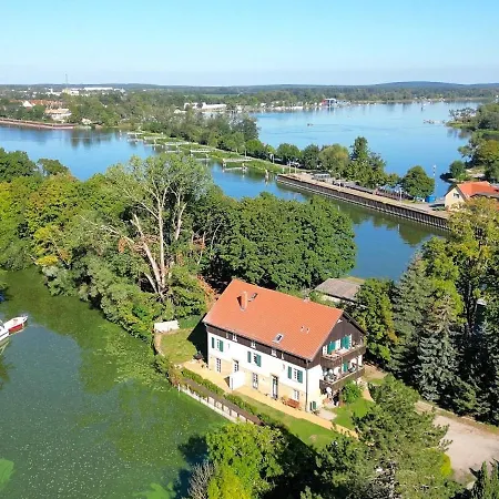 Altbauwohnung Am Wasser Apartment