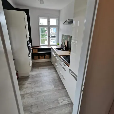 Altbauwohnung Am Wasser Apartment