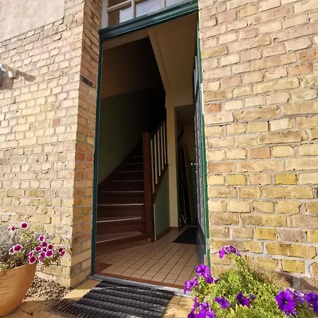 Apartment Altbauwohnung Am Wasser